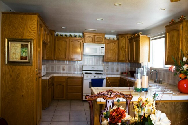 Building Photo - 124 E Main St