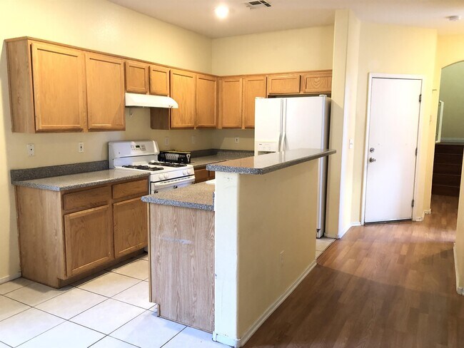 Building Photo - 6005 Secret Island Dr