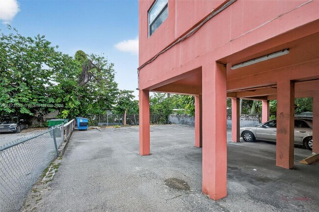 Foto del edificio - 458 SW 9th St