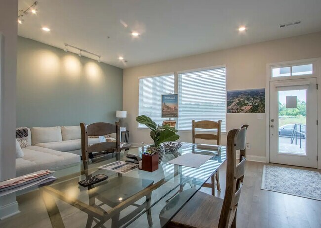 Foto del edificio - 817 Westcott Ln
