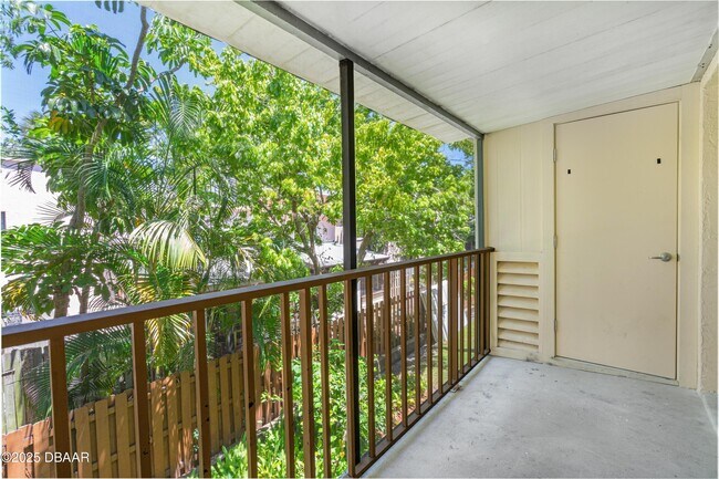 Building Photo - 144 S Halifax Ave