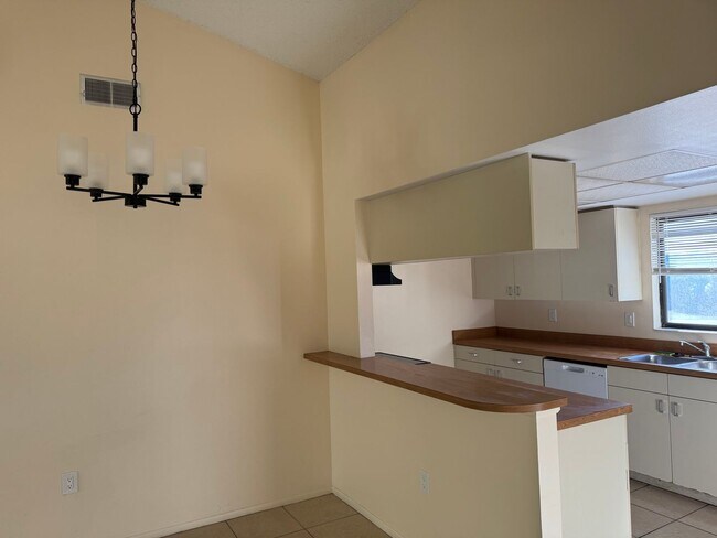 Foto del edificio - Spacious 2 bedroom/ 2 bathroom condo in Sarasota