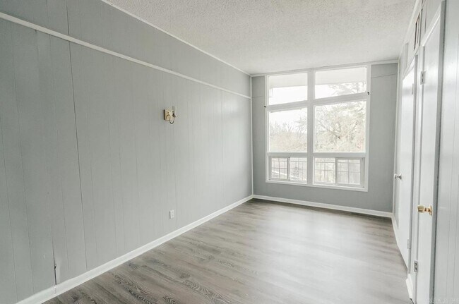 Building Photo - 419 Sierra Madre Dr
