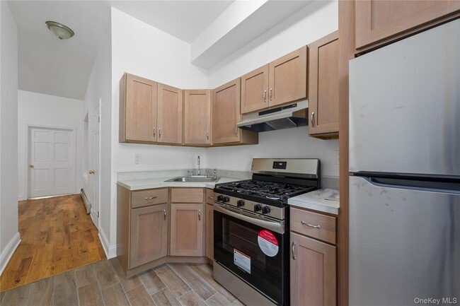 Building Photo - 1587 Lincoln Pl
