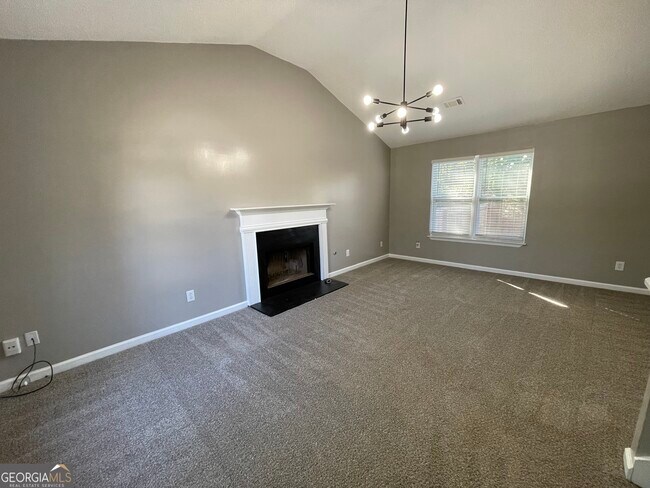 Foto del edificio - 7177 Hazelwood Dr