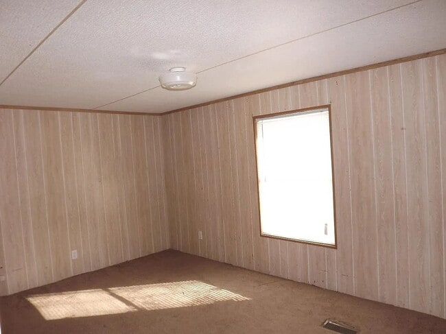 Foto del edificio - Charming 3-Bed, 2-Bath Mobile Home Retreat...