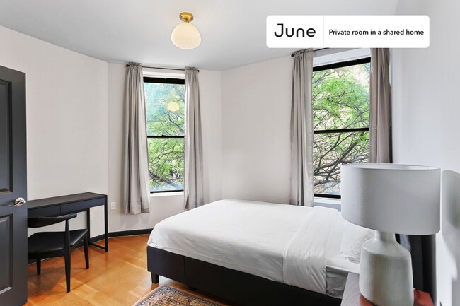 Building Photo - Private bedroom in 4 bed/3 bath Home