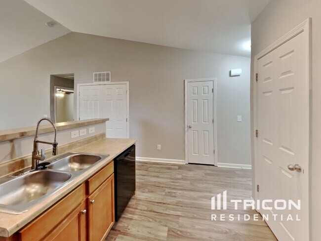 Foto del edificio - 304 Kendall Dr