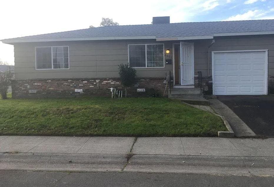 Primary Photo - 2066 O'Neil Way