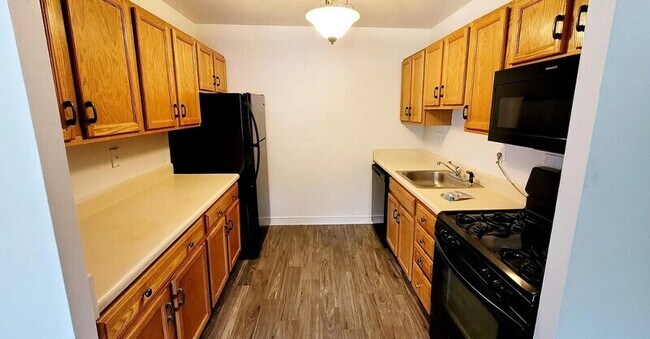 Foto del edificio - 800 Brook Hill Rd