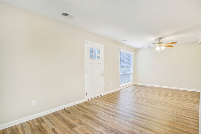 Building Photo - 366 Hamilton E Holmes Dr Nw