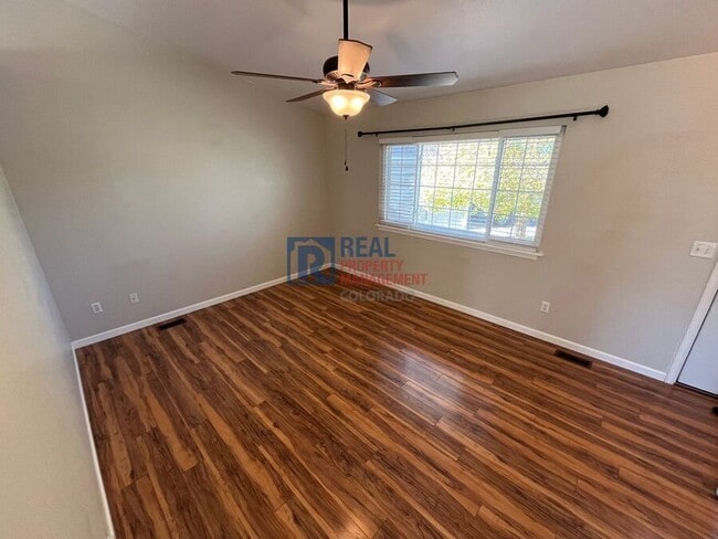 Foto del edificio - 4000 Dove Ln