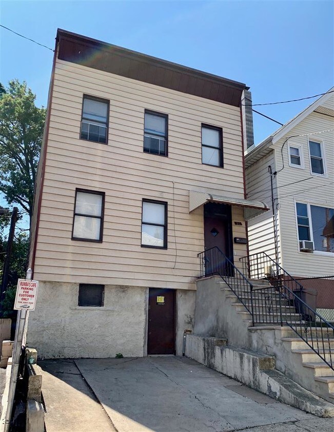 97 North St, Jersey City, NJ 07307 House for Rent in Jersey City, NJ
