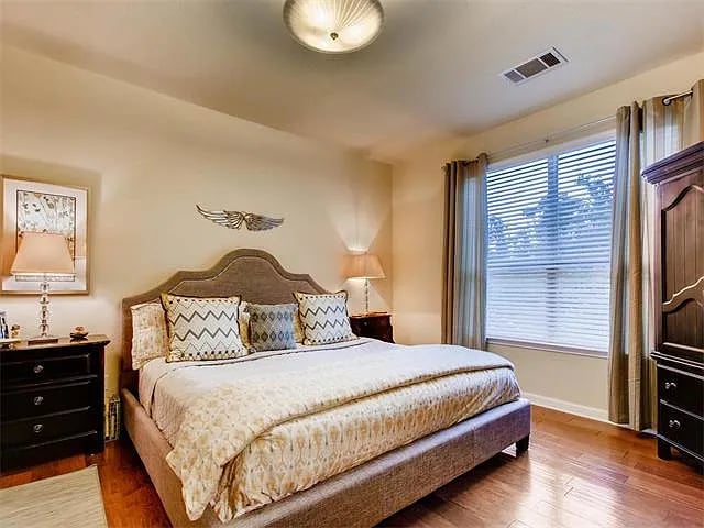 Foto del edificio - 2221 Speidel Dr