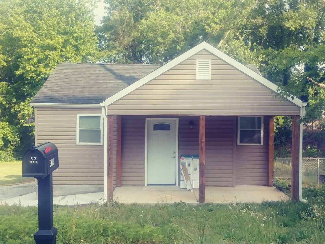 Primary Photo - 419 Furman Rd