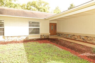 Building Photo - 306 N Bay Hills Blvd
