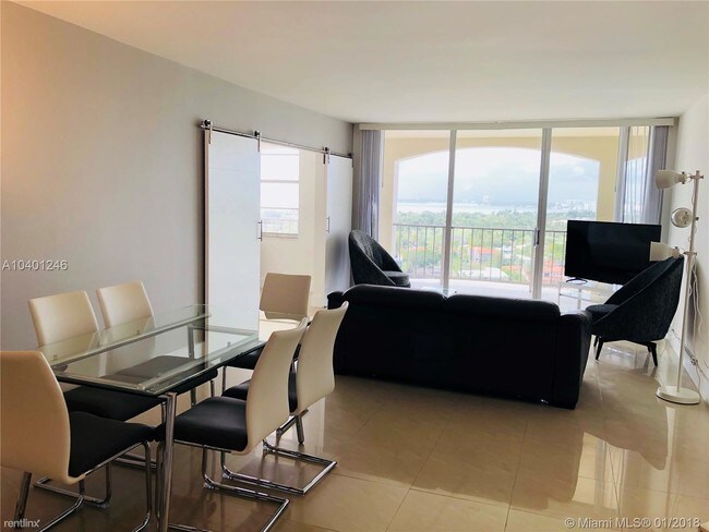 Foto del edificio - 5401 Collins Ave