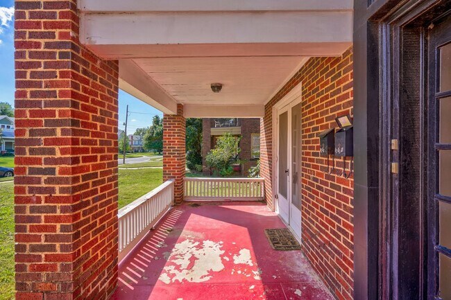 Building Photo - Charming and Spacious 1 Bedroom Brownstone...