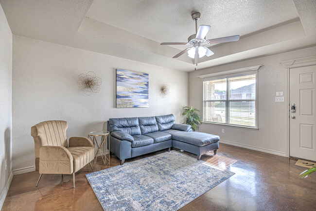 Building Photo - 1607 Powder River Dr APT B