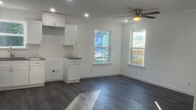 Building Photo - 6009 Wedgefield St