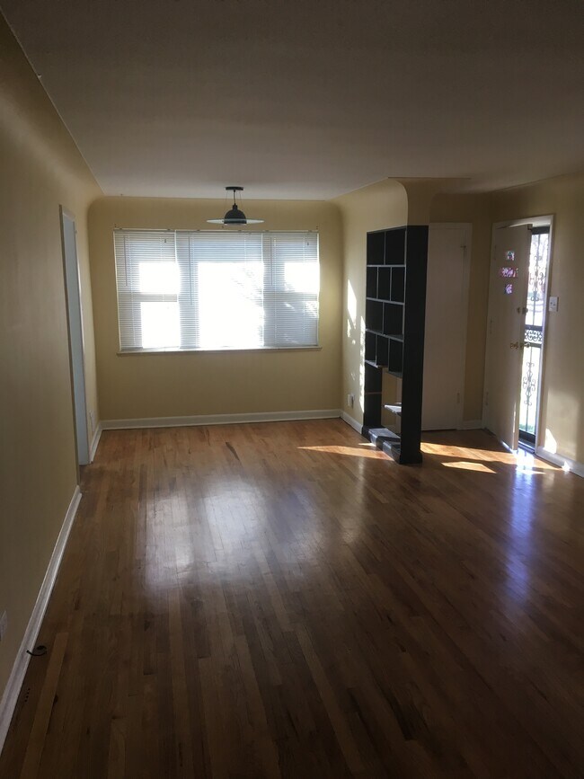 Living Room - 3530 Forest St