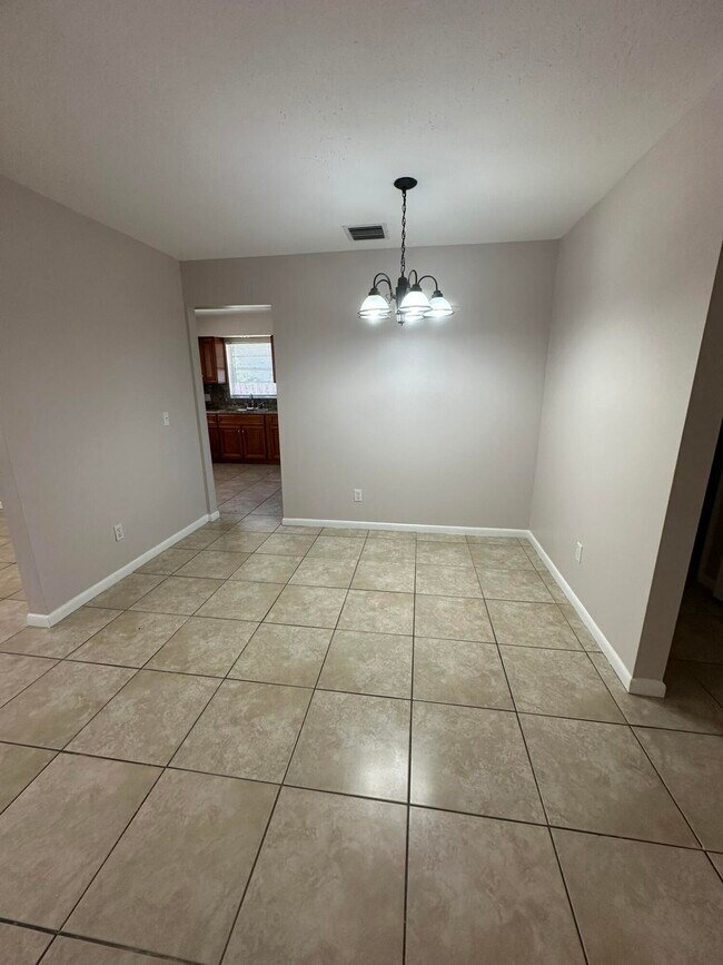 Foto del edificio - 744 SE Fallon Dr
