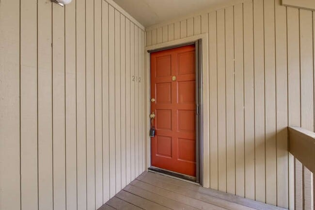 Building Photo - Spacious 1 bedroom, 1 bath. $2600 at Cypress Point Lakes Condominiums