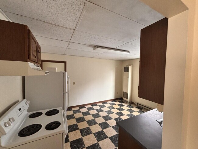 Foto del edificio - No more commute! Large 2 unit with parking - walk to downtown and BIW.