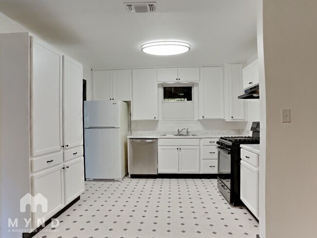 Building Photo - 428 Quentin Dr