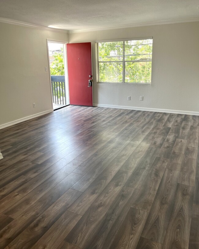 Unidad de sala de estar 2 - McDuffie Place LTD