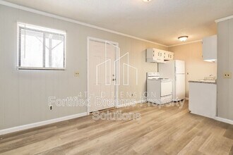 Building Photo - 201 Leisure Time Ln