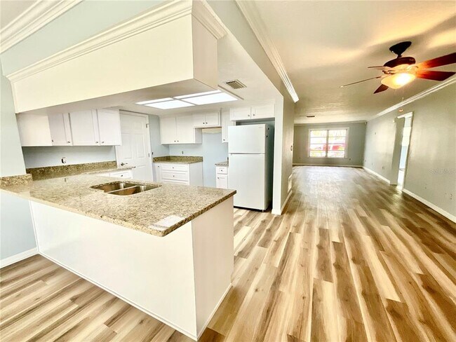 Building Photo - 7420 Astor Dr