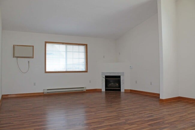 Building Photo - Midvale Townhomes in Janesville with Priva...