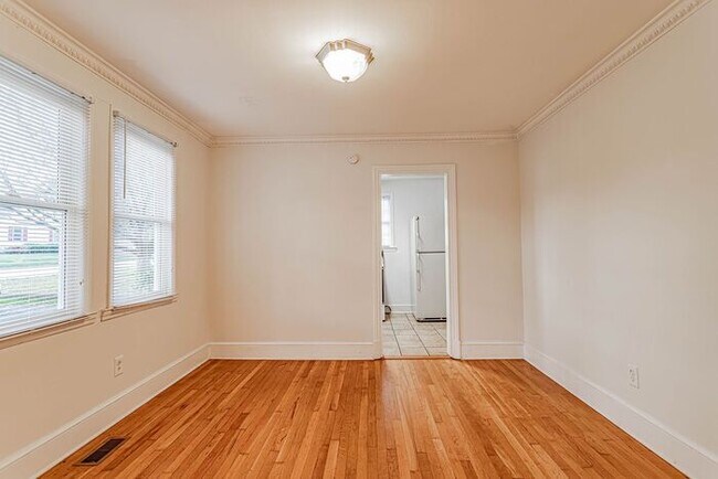 Building Photo - Cute Home in Spartanburg with Original Har...