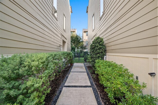 Foto del edificio - 2423 Beall St