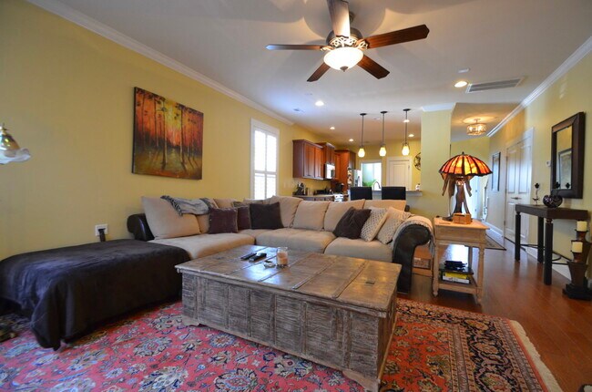 Foto del edificio - 1811 Luna Ct