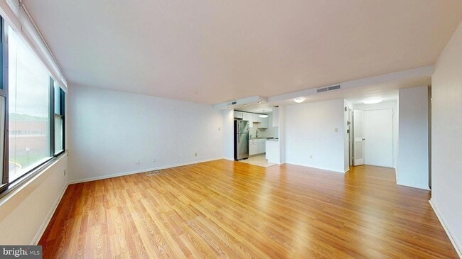 Foto del edificio - 4600 Duke St