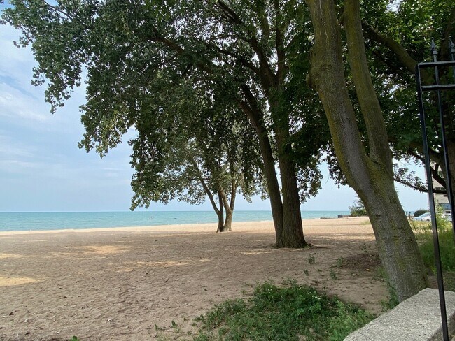 Foto del edificio - 1055 W Pratt Blvd