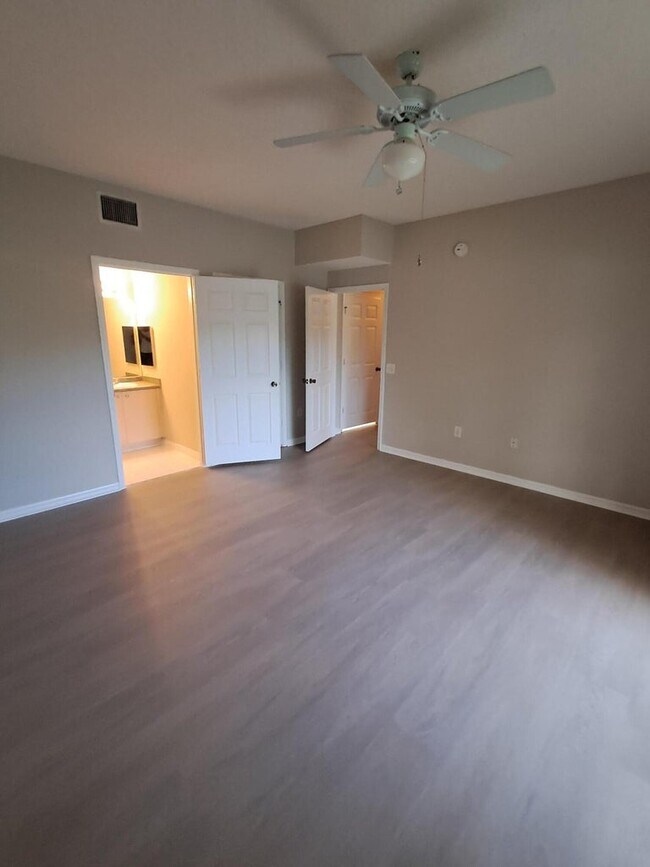 Building Photo - 280 Crestwood Cir