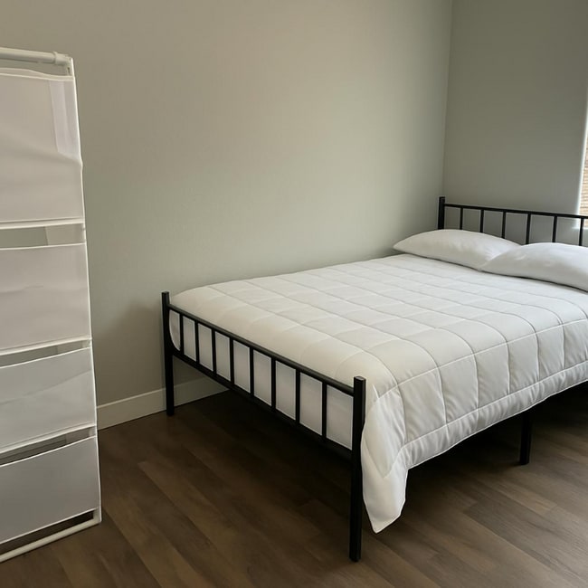 Building Photo - 427 E Southcross