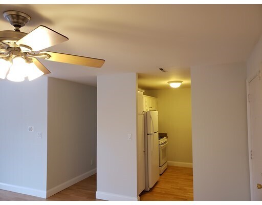 Building Photo - 6 Greenbriar Dr