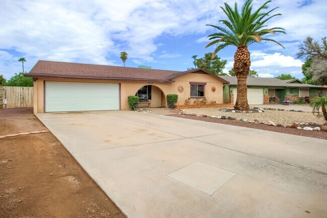 Foto del edificio - 4 Bedroom single family home in Glendale