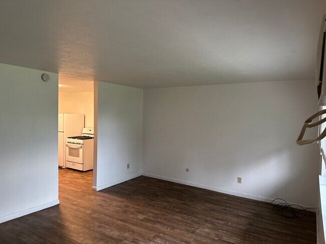 Building Photo - 211 E Nowlin St
