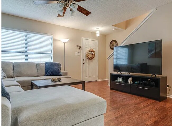 Sala de estar - 9410 Kenton Hl