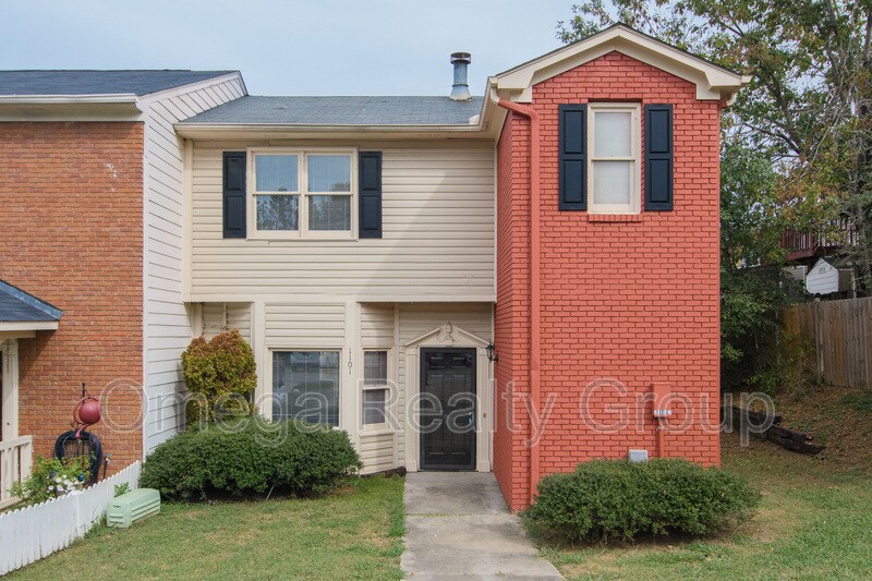 Primary Photo - 1101 Hillsboro Ln