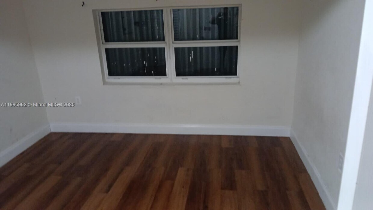 Foto del edificio - 1717 NW 69th St