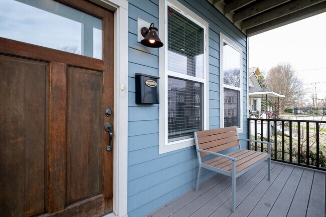 Foto del edificio - 1811B 6th Ave N