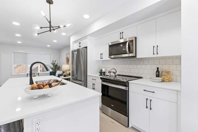 Building Photo - 7462 Klapstein Cres SW