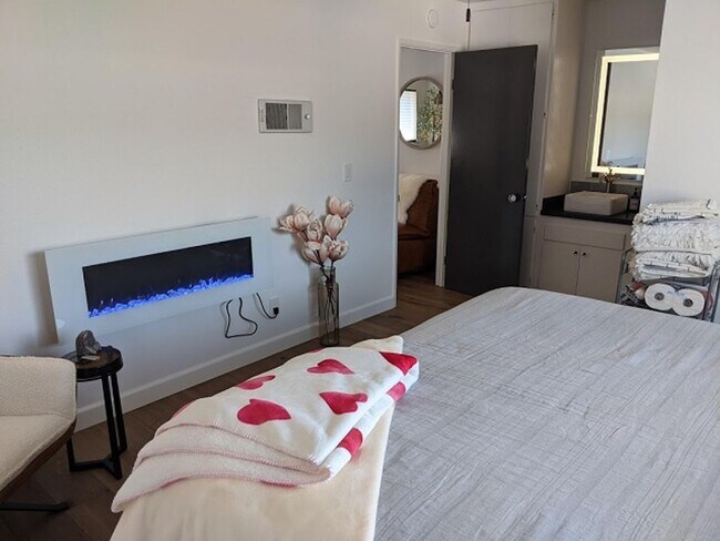 Foto del edificio - 1 Bedroom-1 Bathroom Single Story Condo in the La Mesa Village