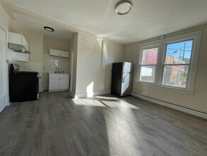 Building Photo - 310 Danforth Ave
